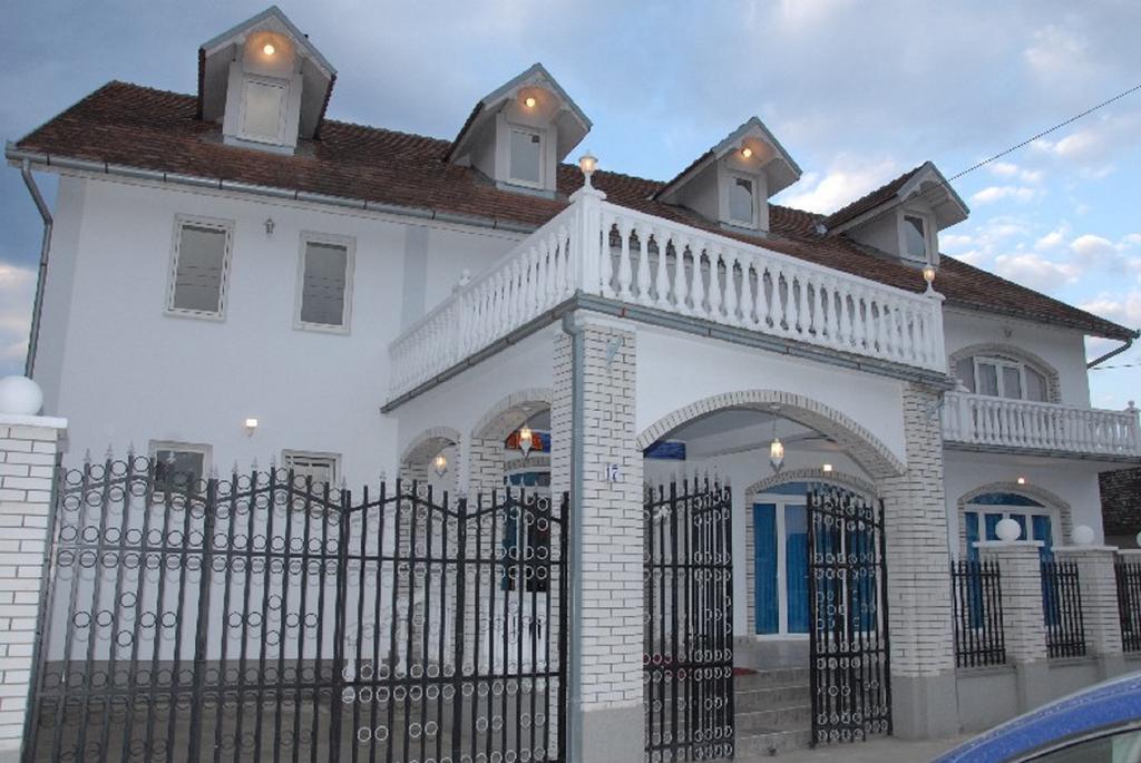 Guesthouse Vila Nova Morović Exterior foto