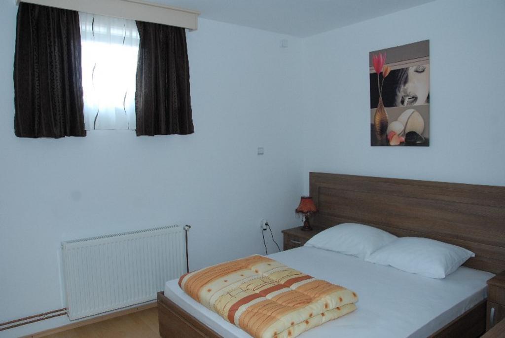 Guesthouse Vila Nova Morović Habitación foto